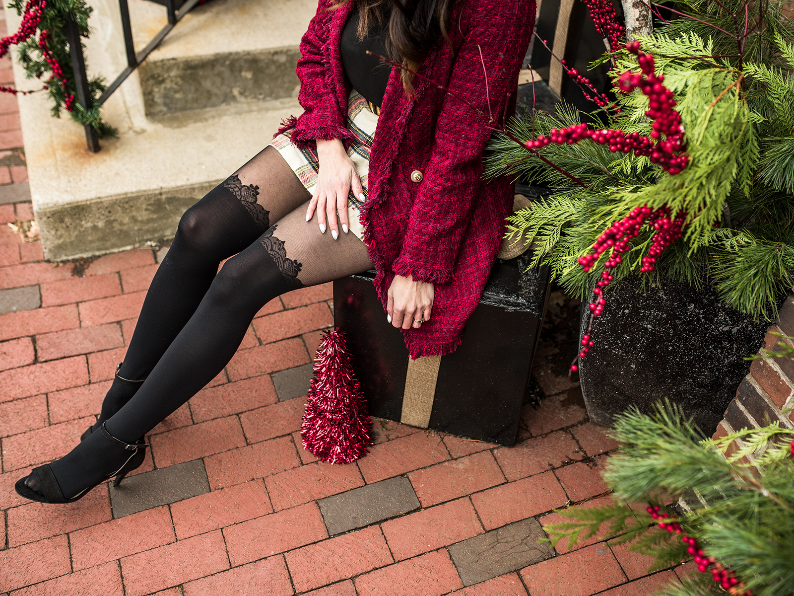 15 Holiday Legging Outfits to Wear When Comfort Is the Priority  Outfits  with leggings, Athleisure outfits, Leggings outfit casual