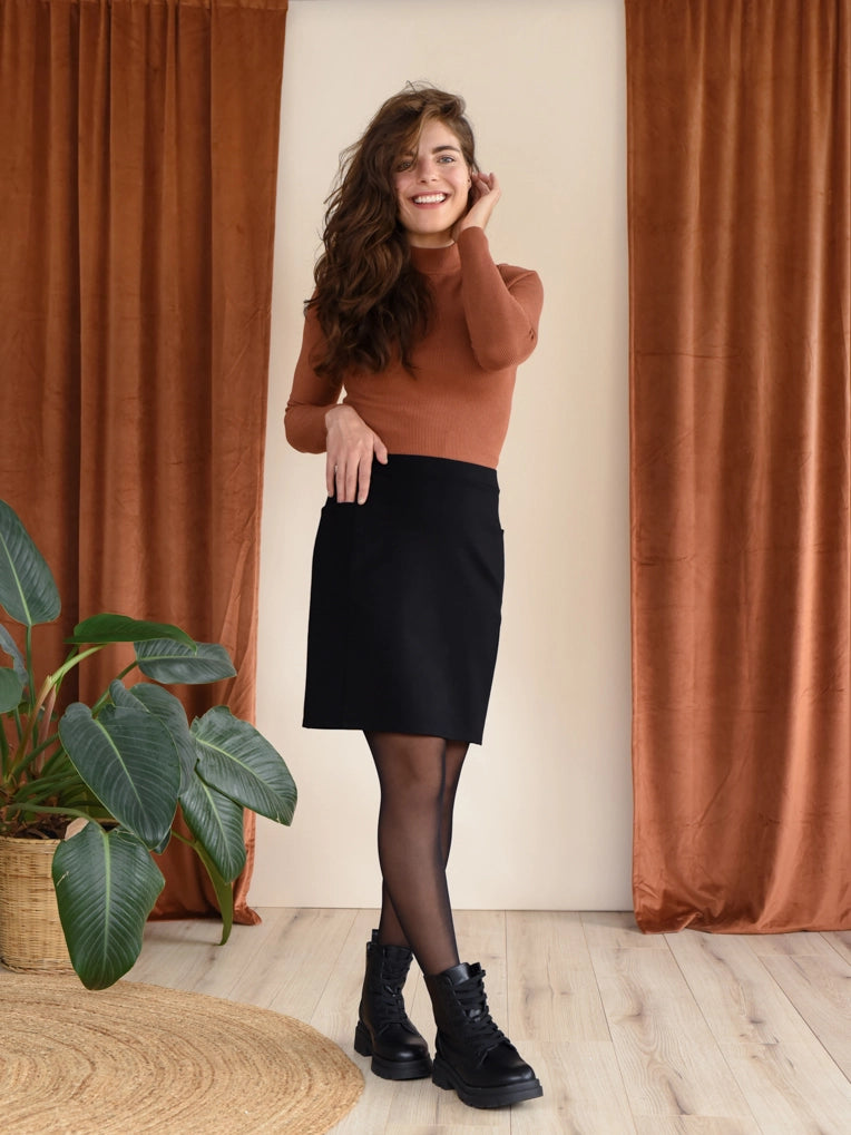 Jupe courte noire avec des poches
