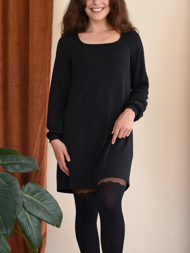 Robe noire en tricot côtelé