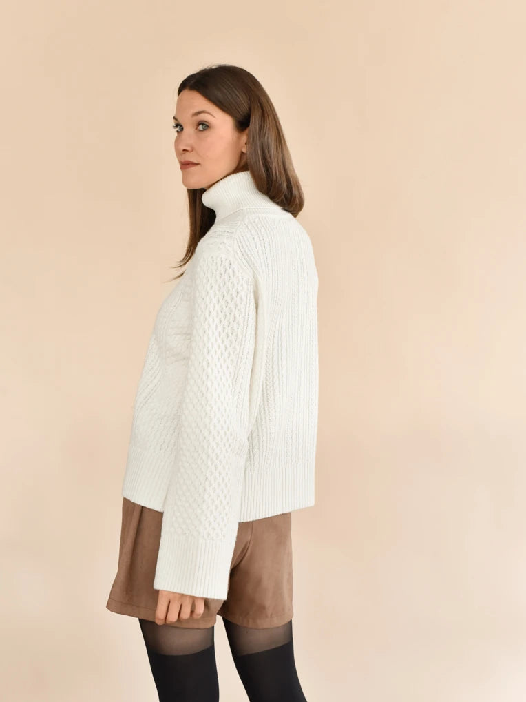 chandail en tricot blanc