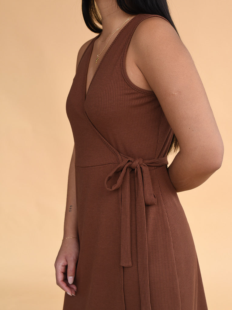 Robe portefeuille sans manches pour femmes