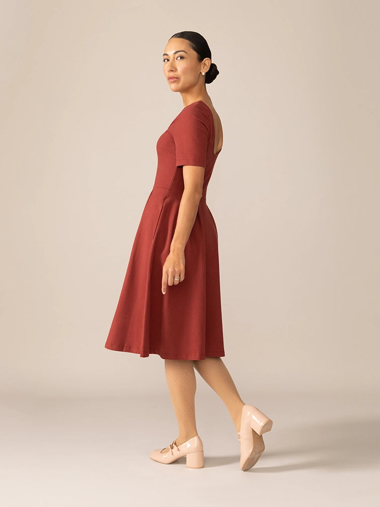 Robe rouge talon noir sales