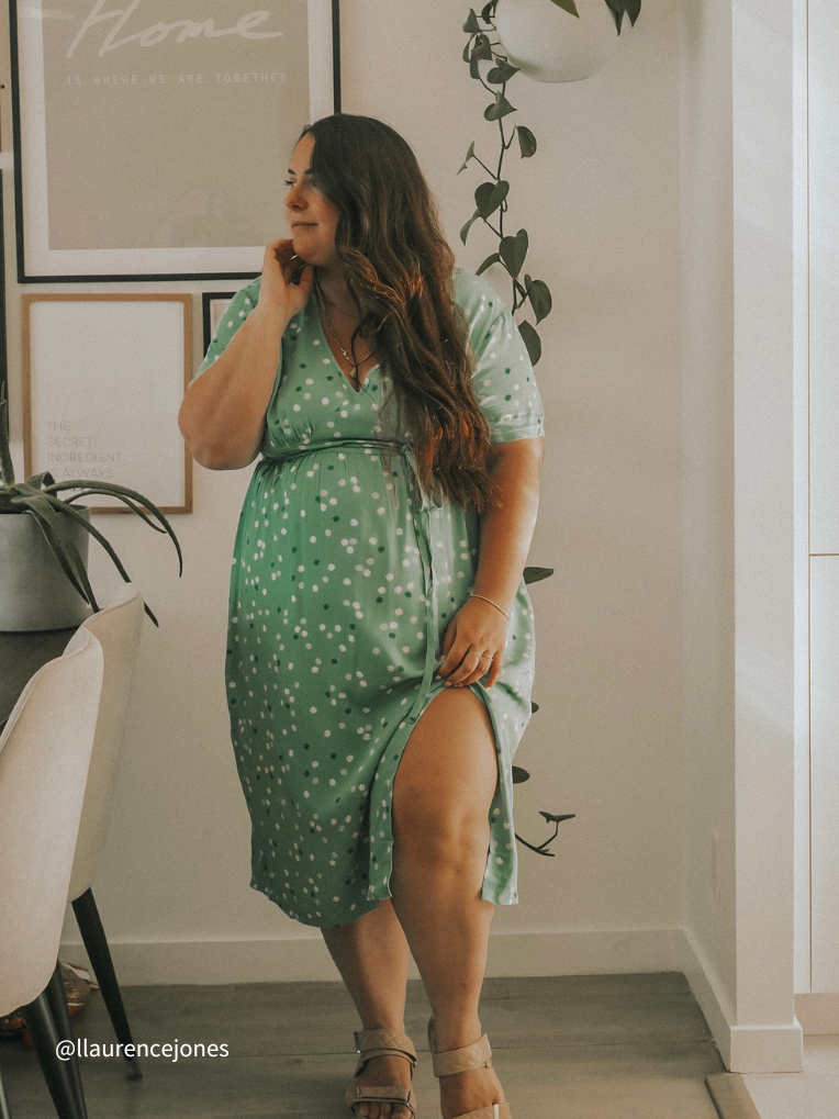 Heather Green Daisies low-cut Dress