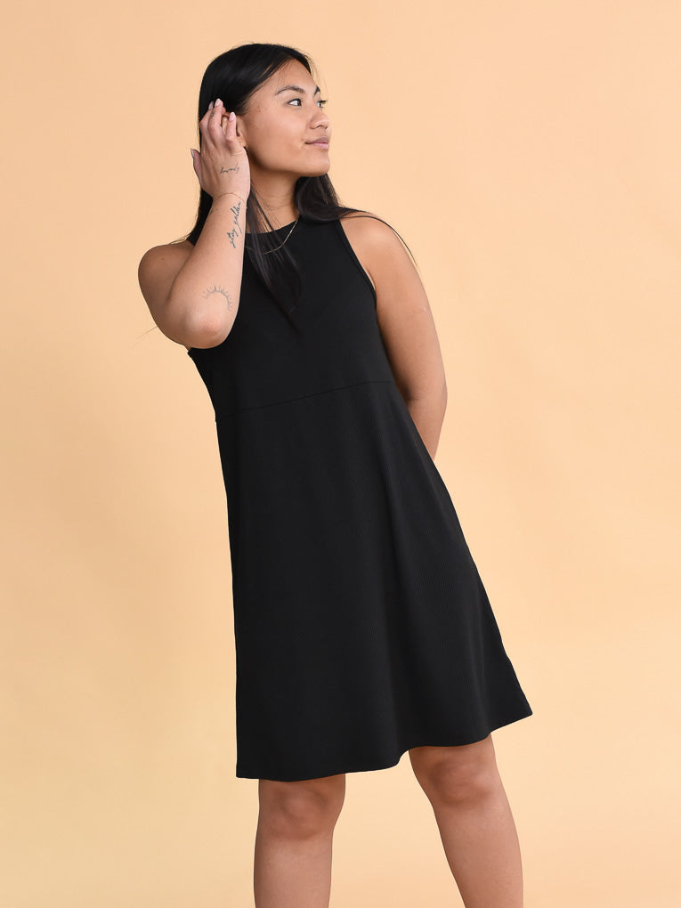Sleeveless black dress for women