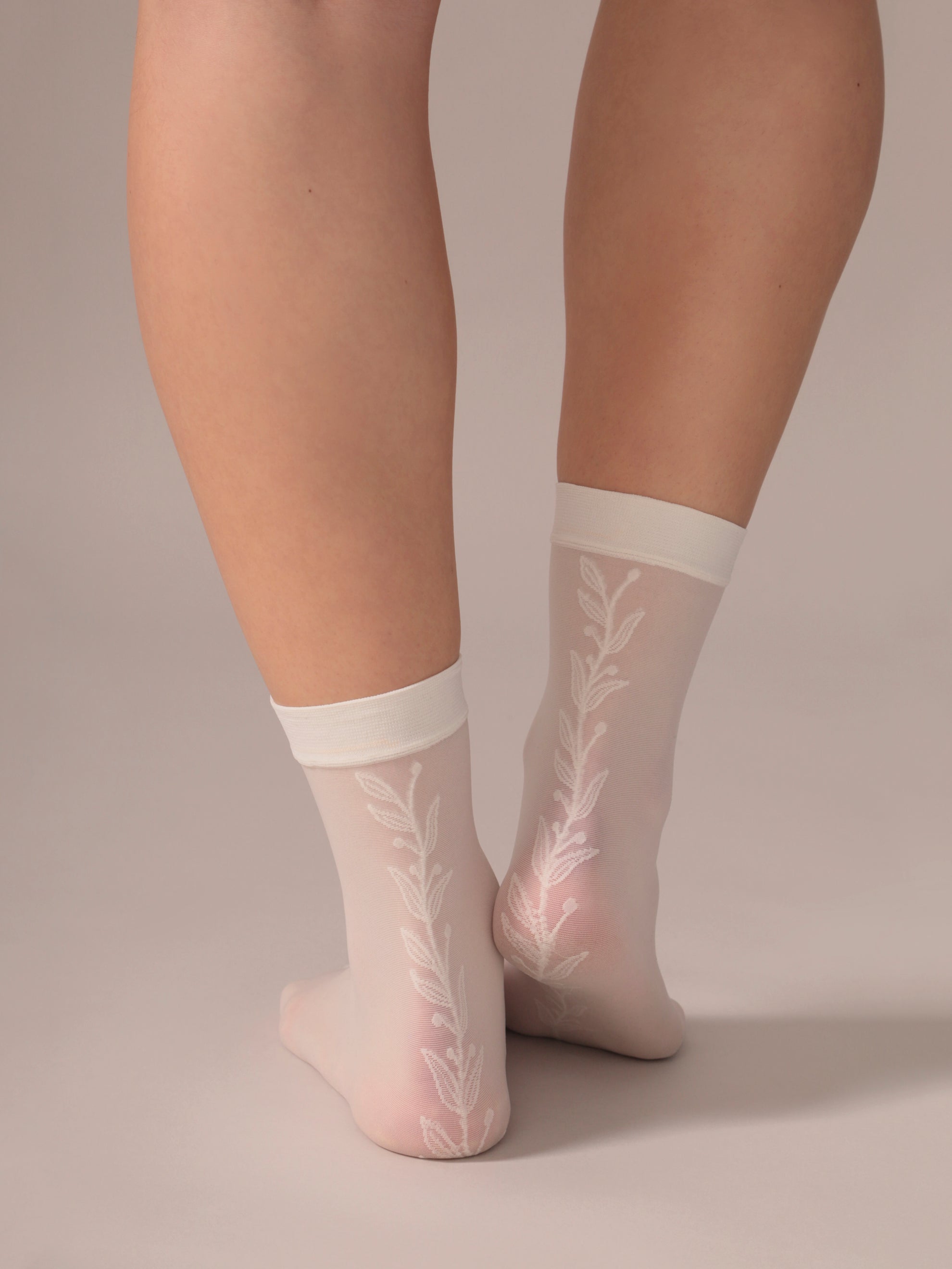 Back Vine Sheer Socks in Creamy White