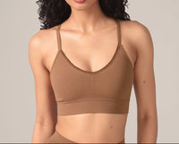 Woman wearing a brown bralatte 