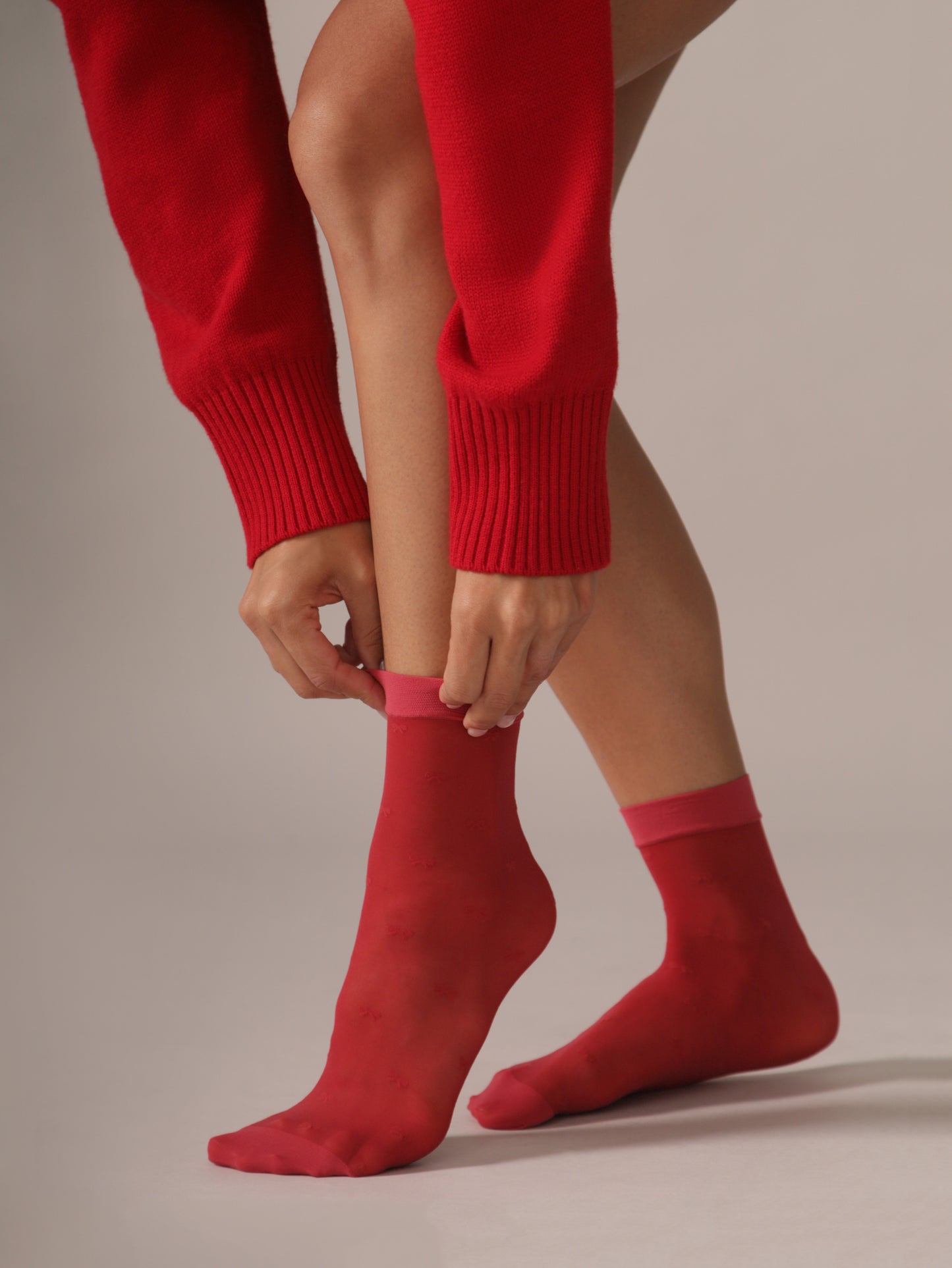 Chaussettes diaphanes micro boucles - Cerise