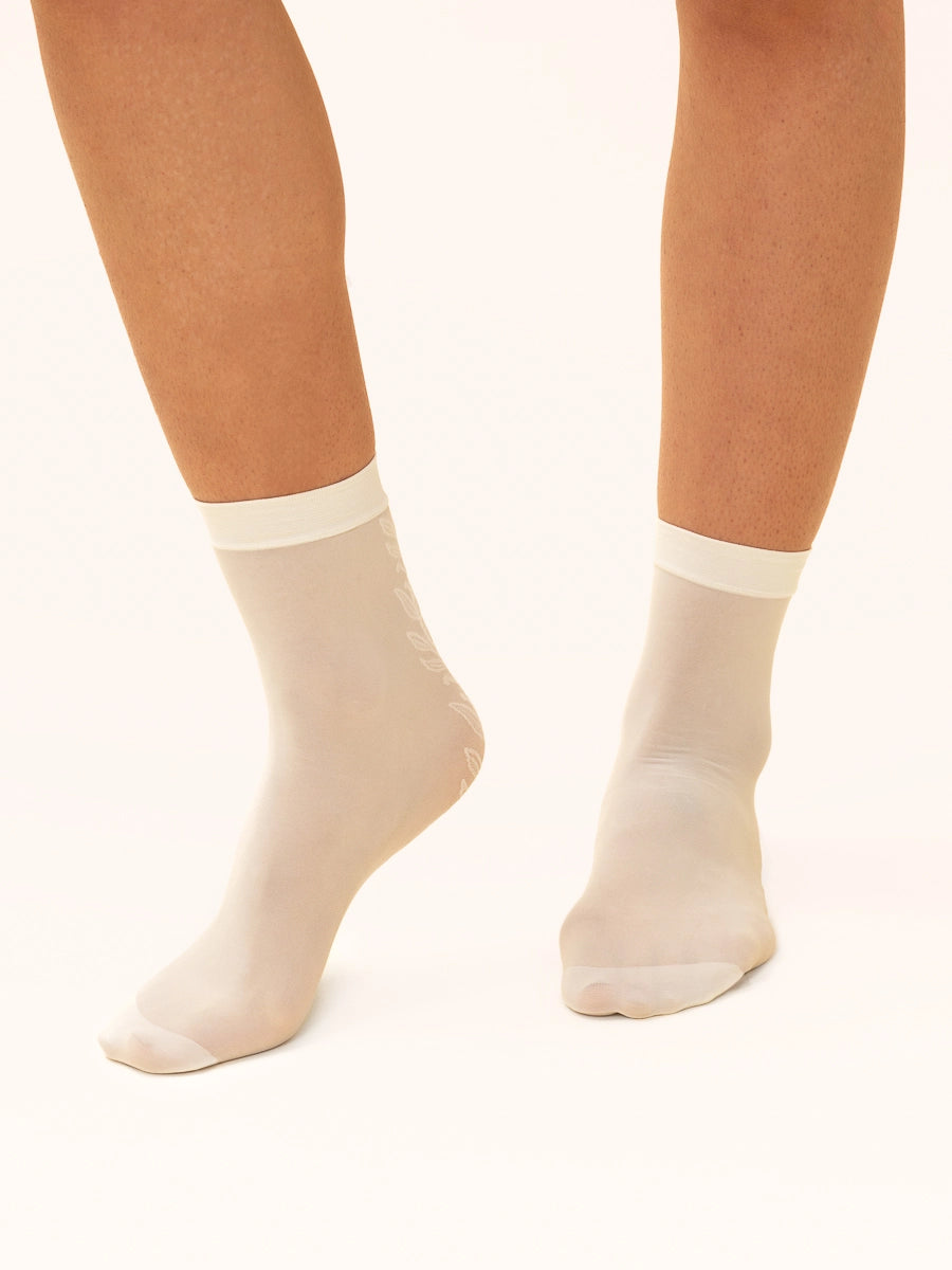Back Vine Sheer Socks in Creamy White