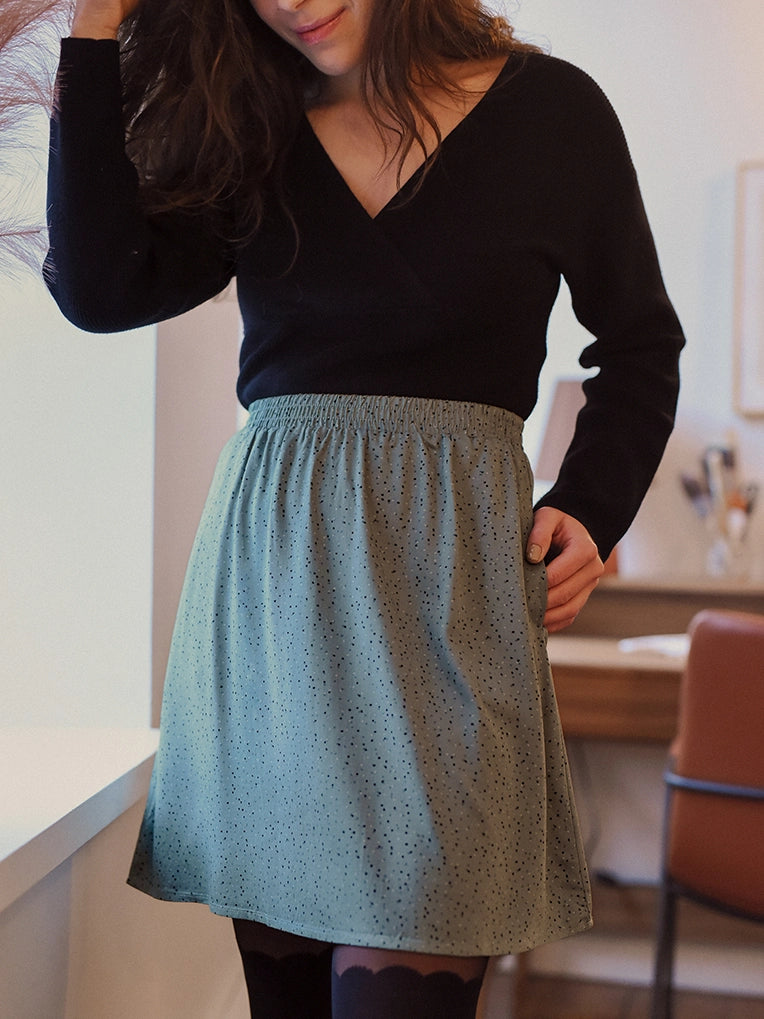 Women's blue skirt with pockets